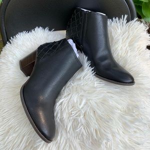 NIB FERGALICIOUS BOOTIES